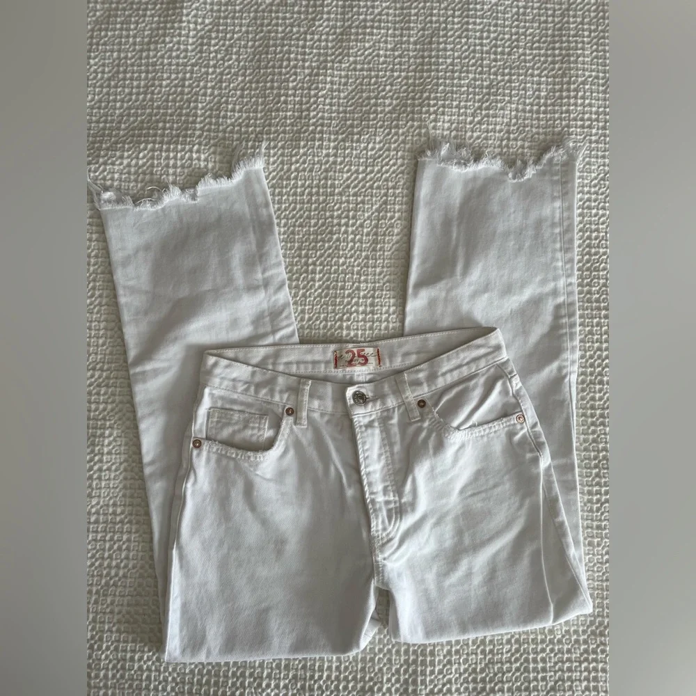 FREE PEOPLE We The Free Maggie Mid Rise Straight in Optic White Size 25